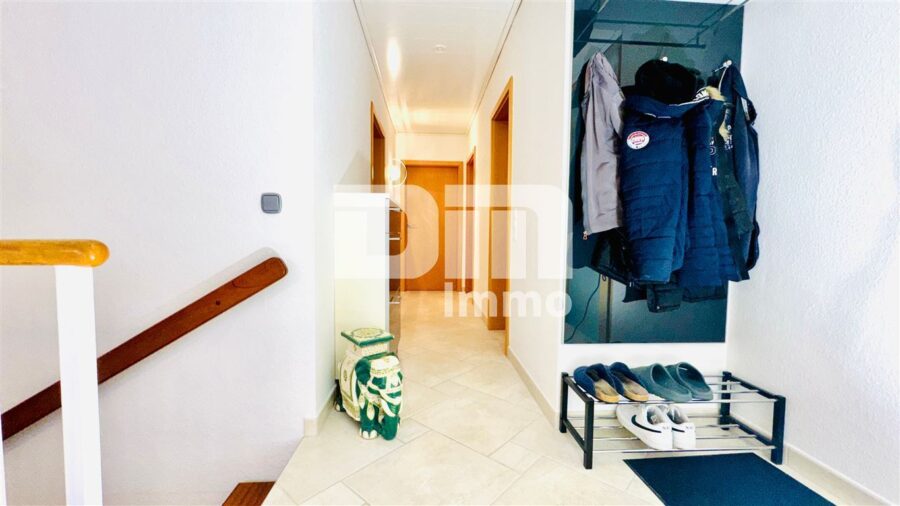 (R)eserviert! Altengerechter gepflegter Bungalow mit Gartenbereich, Terrasse, Garage - Offener Flur / Dielenbereich